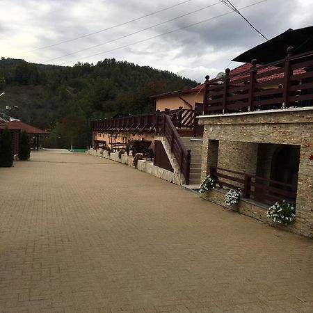 Pridvorul Haiducilor Slănic-Moldova Buitenkant foto