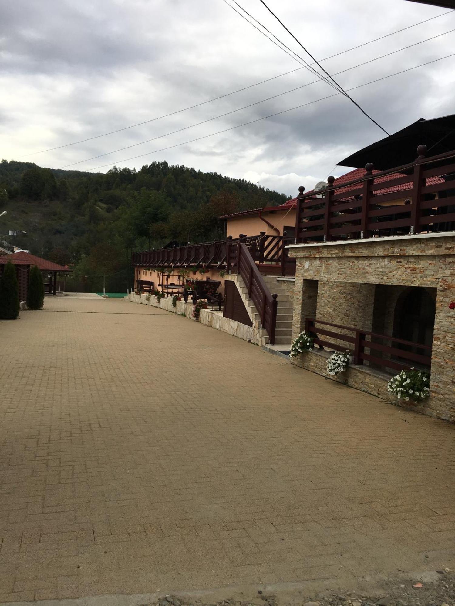 Pridvorul Haiducilor Slănic-Moldova Buitenkant foto