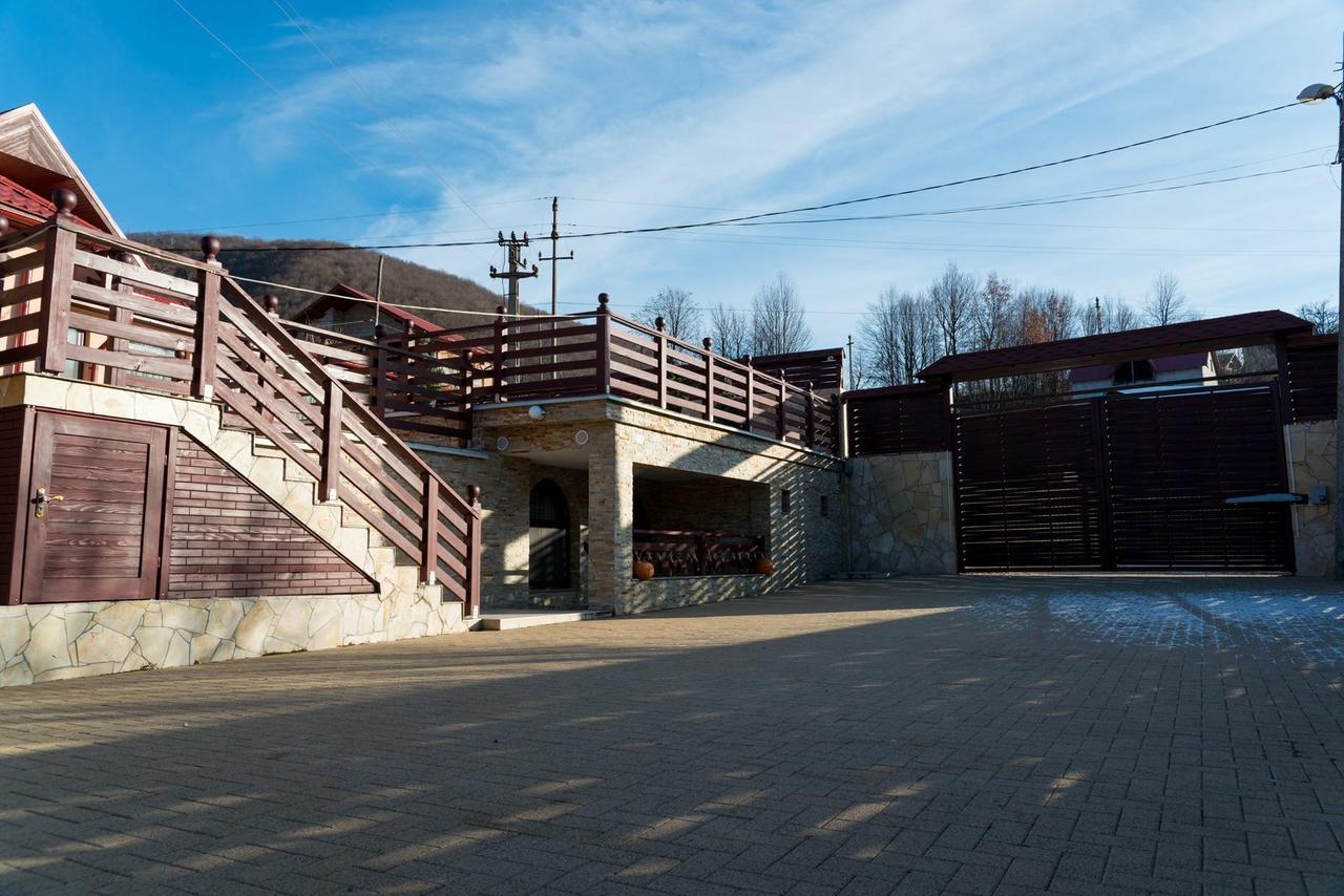 Pridvorul Haiducilor Slănic-Moldova Buitenkant foto